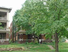 630 SW Taylor St in Topeka, KS - Foto de edificio - Building Photo