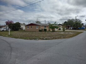 12814 Spring Ave in Hudson, FL - Building Photo