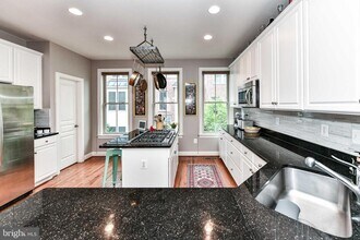 2505 S Kenmore Ct in Arlington, VA - Foto de edificio - Building Photo