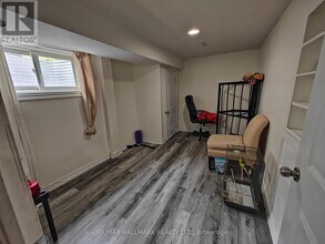 88 B Bernick Dr in Barrie, ON - Building Photo - Building Photo