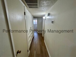 2705 Carlisle Ct in Bakersfield, CA - Building Photo - Building Photo