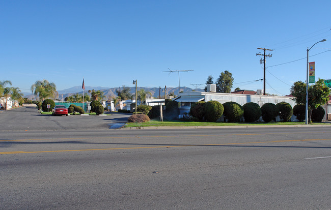 Mobile Hacienda in Hemet, CA - Foto de edificio - Building Photo