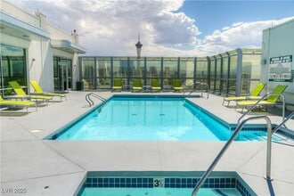 900 S Las Vegas Blvd in Las Vegas, NV - Building Photo - Building Photo