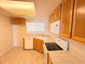 560 Pirinen Ln in Modesto, CA - Building Photo - Building Photo