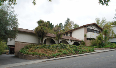 2050 Ascot Dr in Moraga, CA - Foto de edificio - Building Photo