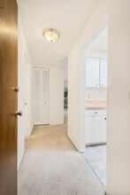 11004 NE 68th St in Kirkland, WA - Building Photo - Building Photo