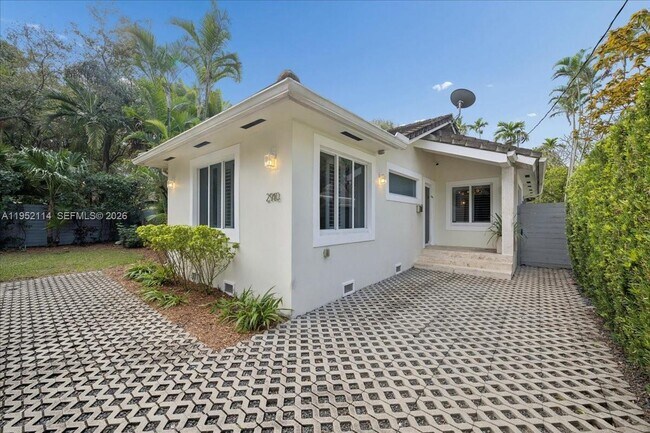 2910 Calusa St in Miami, FL - Building Photo - Building Photo