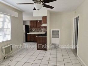 1222 S Franklin Cir in Clearwater, FL - Building Photo - Building Photo