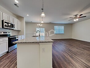 1828 Produce Ln in Johns Island, SC - Building Photo - Building Photo