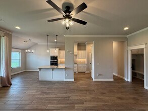 9325 SW 44th Terrace in Oklahoma City, OK - Foto de edificio - Building Photo