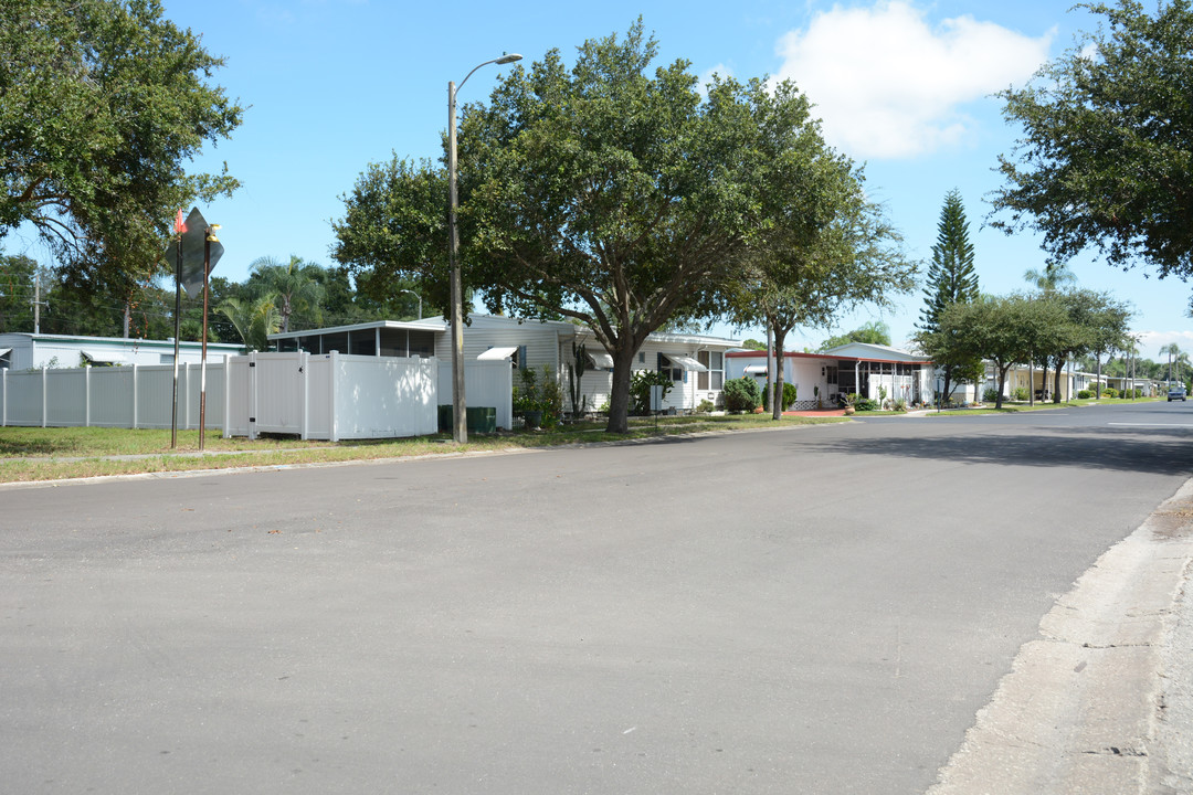 Park Royale in Pinellas Park, FL - Building Photo