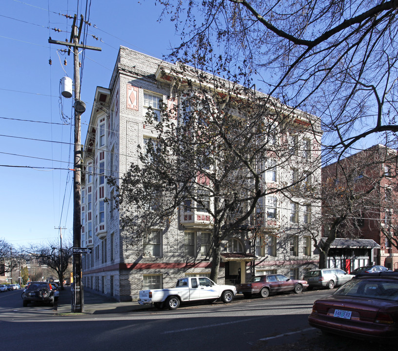 Altonia Apartments in Portland, OR - Building Photo