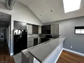 10 Ruby Pl in Newark, NJ - Foto de edificio - Building Photo