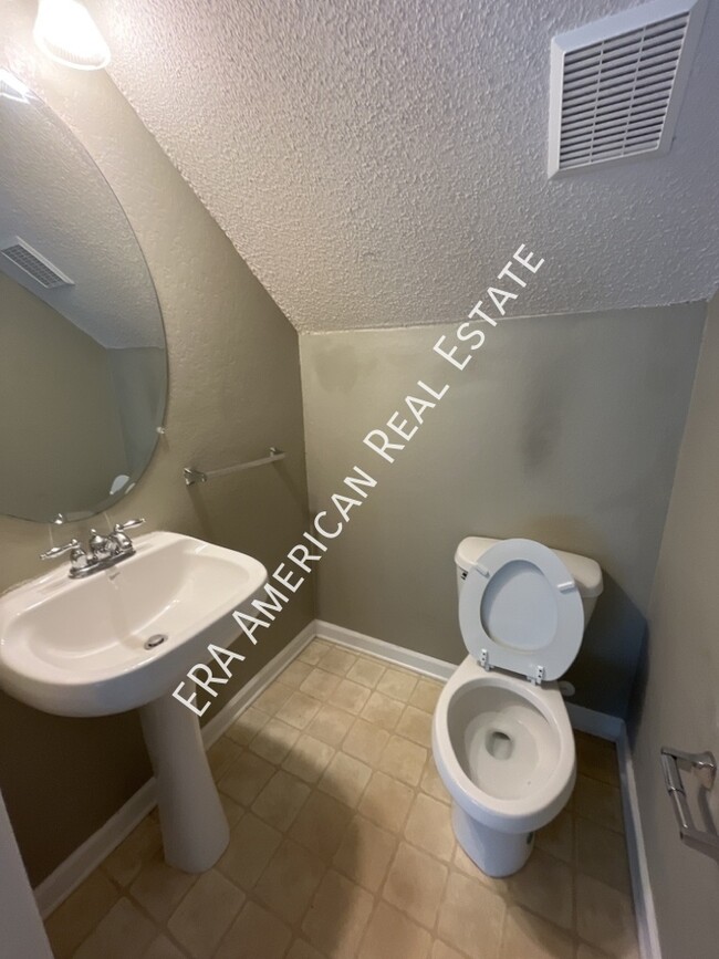 234 Swaying Pine Ct in Crestview, FL - Building Photo - Building Photo