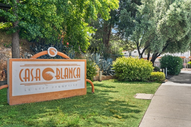 Casa Blanca Apartments
