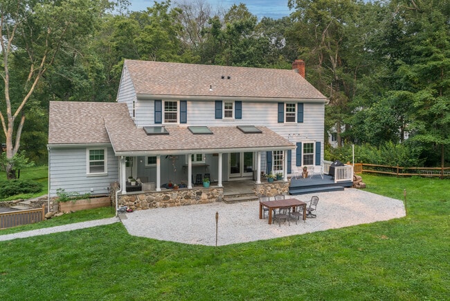 85 Thayer Dr in New Canaan, CT - Building Photo - Building Photo