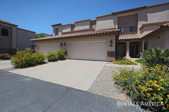 7625 E Indian Bend Rd in Scottsdale, AZ - Foto de edificio - Building Photo