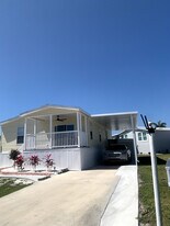 111 Elise Dr in Ft. Myers, FL - Building Photo