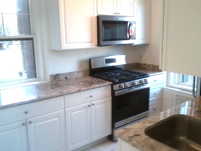 2001 Commonwealth Ave, Unit 5 in Boston, MA - Building Photo - Building Photo