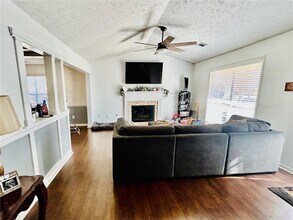 5472 Riverchase Dr in Flowery Branch, GA - Building Photo - Building Photo