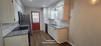 1029 Cottonwood Trail in Benbrook, TX - Building Photo