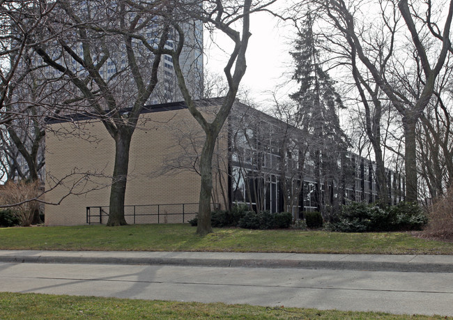 La Salle in Detroit, MI - Foto de edificio - Building Photo