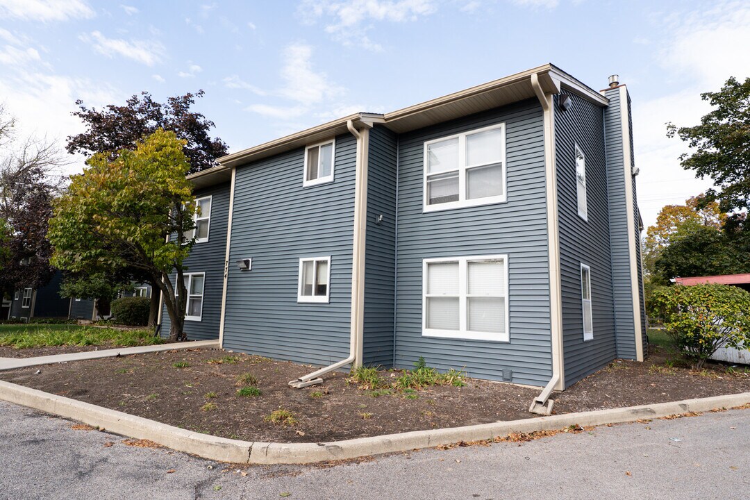 774 Terrace Ct in Elgin, IL - Building Photo