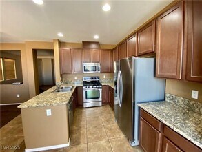 9208 Red Knoll St, Unit 10A in Las Vegas, NV - Building Photo - Building Photo