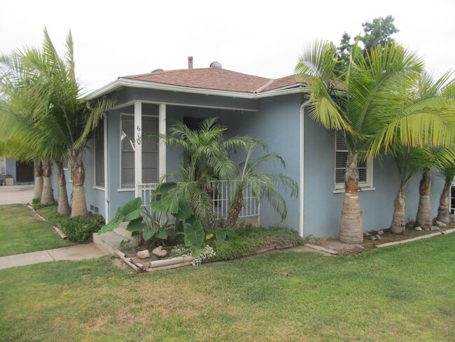 610-612 E Sycamore Ave