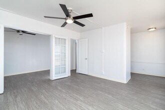 Long Beach Terraces in Long Beach, CA - Building Photo - Interior Photo