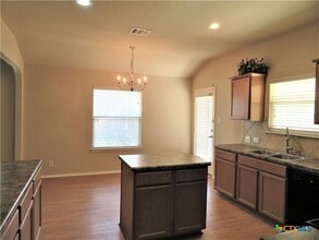 2882 Oakdell Tr in New Braunfels, TX - Foto de edificio - Building Photo