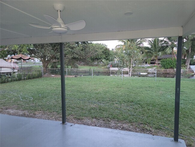 5651 SW 109th Ct in Miami, FL - Building Photo - Building Photo