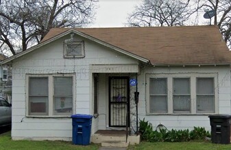 943 Essex St in San Antonio, TX - Building Photo - Building Photo