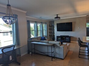 7501 Shadowridge Run, Unit 135 in Austin, TX - Foto de edificio - Building Photo