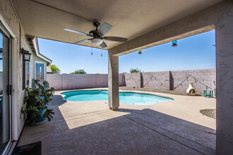 4878 E Meadow Lark Way in Queen Creek, AZ - Foto de edificio - Building Photo