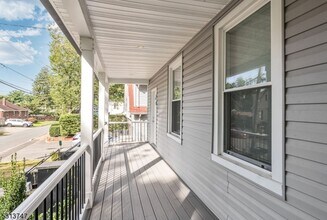 53 Davis Dr in Bergenfield, NJ - Foto de edificio - Building Photo