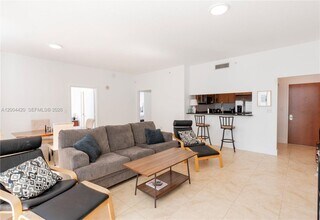 31 SE 5th St, Unit 4121 in Miami, FL - Building Photo - Building Photo