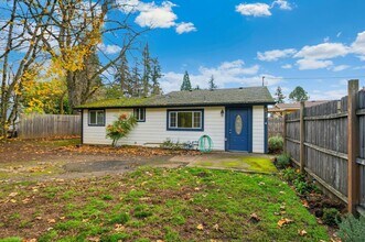 6830 SE 50th Ave in Portland, OR - Building Photo - Building Photo