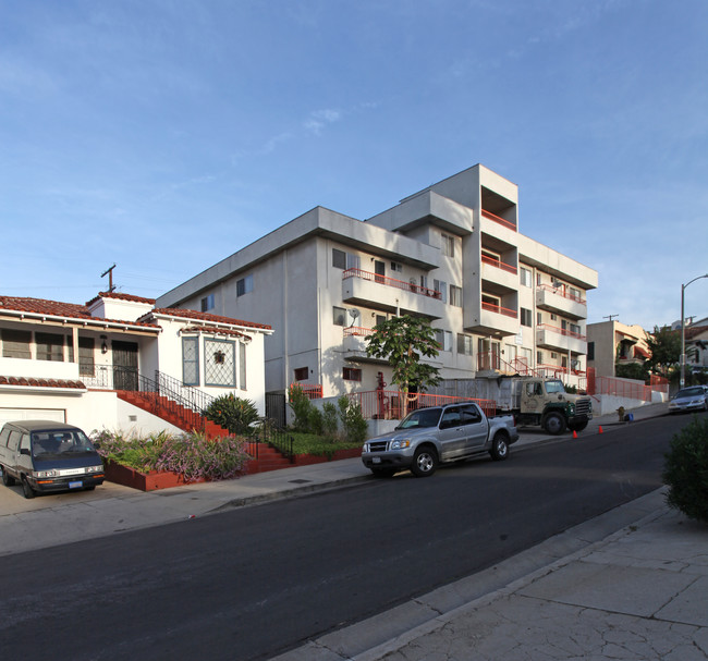 949 White Knoll Dr in Los Angeles, CA - Foto de edificio - Building Photo