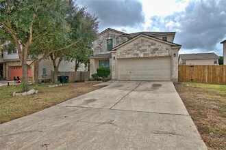 711 Abundance Ln in Kyle, TX - Building Photo - Building Photo