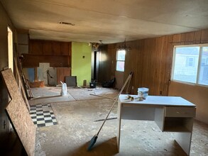 1100 W Locust St in Canton, IL - Building Photo - Building Photo