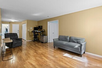 6072 Cedar Ct in Monmouth Junction, NJ - Building Photo - Building Photo