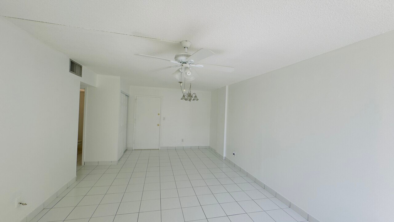200 172nd St, Unit 318 in Sunny Isles Beach, FL - Foto de edificio