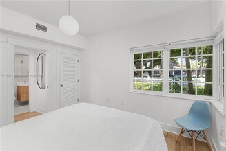 1211 Meridian Ave in Miami Beach, FL - Building Photo - Building Photo