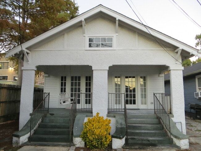 property at 6321 S Prieur St