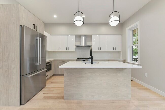 102 Williams St in Boston, MA - Building Photo - Building Photo