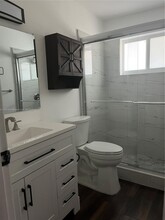 6321 Thomas St in Hollywood, FL - Foto de edificio - Building Photo