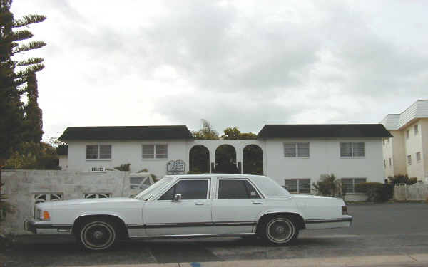 Club Copa Capri in Treasure Island, FL - Foto de edificio