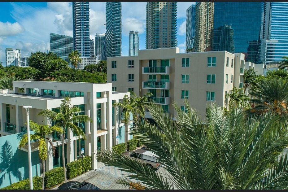1550 Brickell Ave in Miami, FL - Building Photo