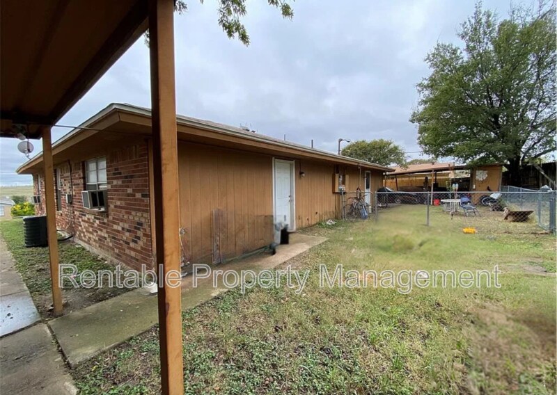 109 Arrowhead St in Fort Worth, TX - Building Photo